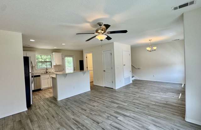 Nice 2 bedroom townhome close to I-49 Gallery 3