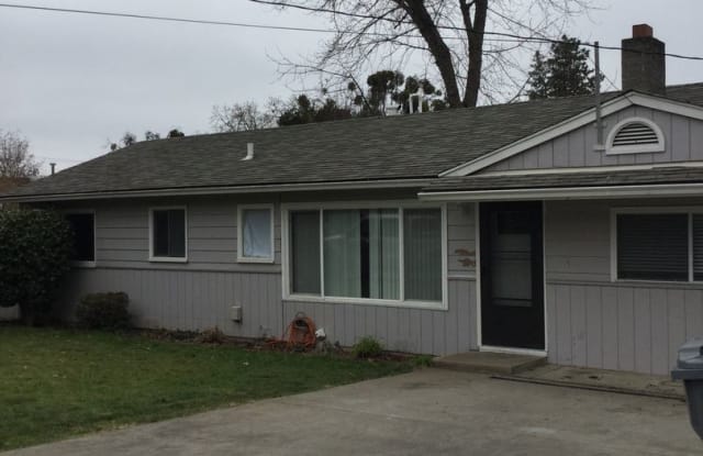 912 NE 12th St. - 912 Northeast 12th Street, Grants Pass, OR 97526