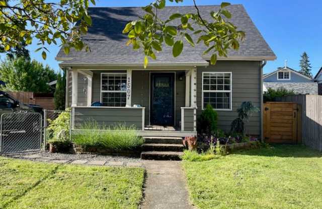 Charming 3-Bedroom Home in Prime Vancouver Location – Pet Friendly with Fenced Yard! photos photos