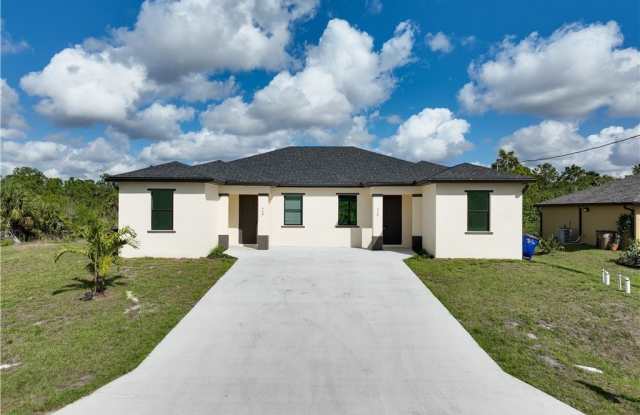 714 W 12th Street photos photos