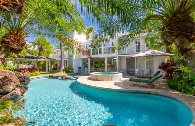 Kahala Oasis: Expansive 6BR Luxury Estate w/ Pool, Spa & Minutes to Beach Gallery 4