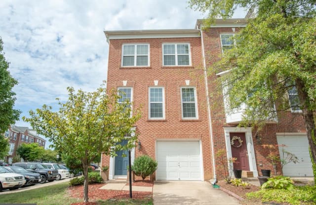 8869 CHEROKEE ROSE WAY - 8869 Cherokee Rose Way, Laurel Hill, VA 22079