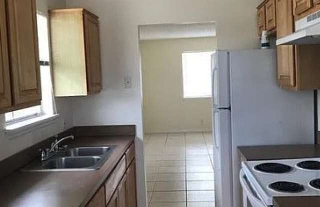 2 bed 1 bath with 855 sf. Great location between Cheney Hwy and Knox McRae Dr photos photos