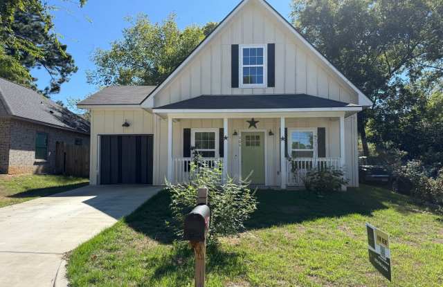 Ready for move in 3 Bedroom in Gladewater Gallery 3