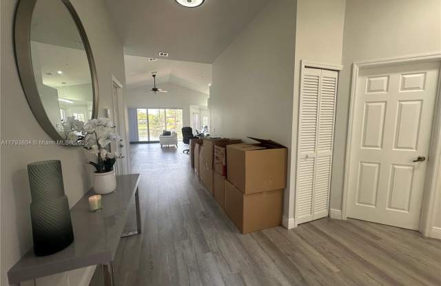 22040 Altona photos photos