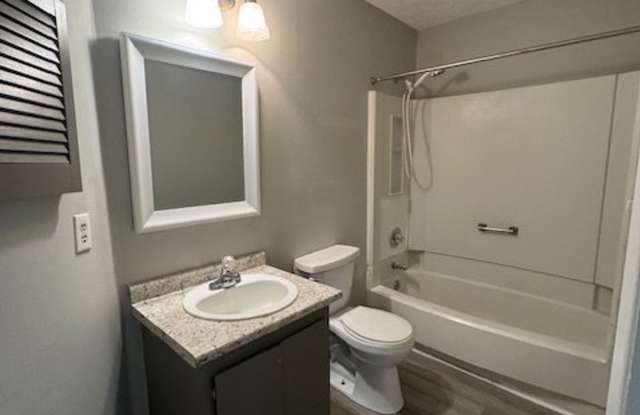 927 Applewood Lane - 1 Gallery 4