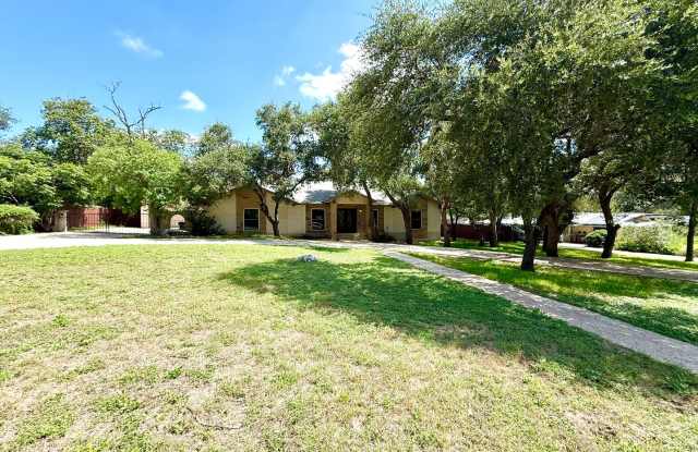 Exquisite Estate Living in Prestigious Hollywood Park With Outdoor Kitchen! Gallery 4