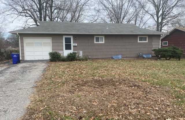 South Raytown MO Home with Beautiful Hardwood floors and two baths - 8603 Everett Street, Raytown, MO 64138