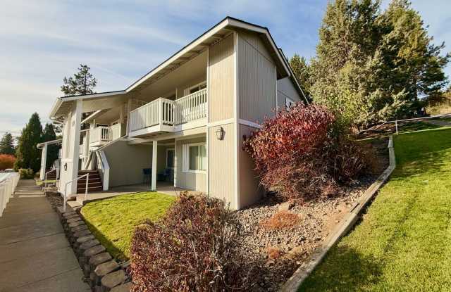 Popular Grey Hawk Condo Near C.O.C.C. 1519 NW Juniper #4 Gallery 1
