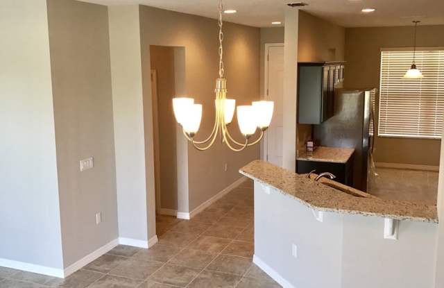 MOVE IN SPECIAL- 3/2.5 Beautiful Energy Efficient Townhome in St. Cloud Gallery 3