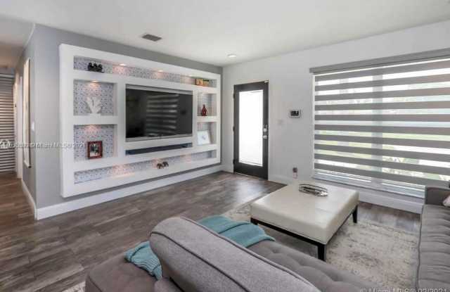 923 North 14th Avenue photos photos