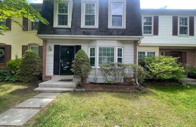 NICE TOWNHOME IN MONTGOMERY VILLAGE WITH FULLY FINISHED BASEMENT photos photos
