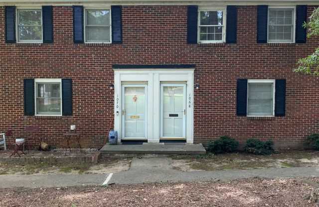 1068 Nichols St. ~ 2 bedroom / 1.5 bathroom town home ~ Near Cameron Village and Downtown Raleigh areas photos photos