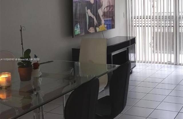 10 NW 87th Ave - 10 Northwest 87th Avenue, Fountainebleau, FL 33172