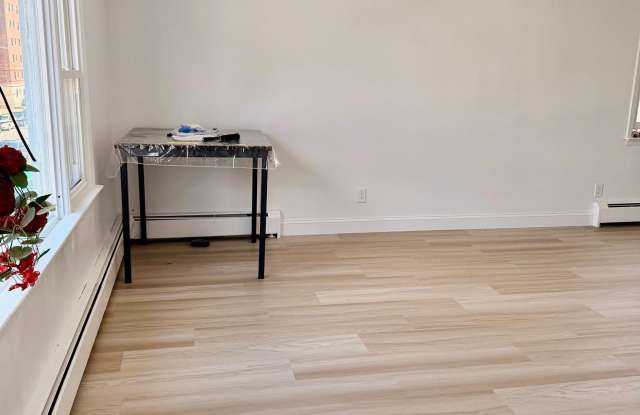 24 E 18TH ST Gallery 3
