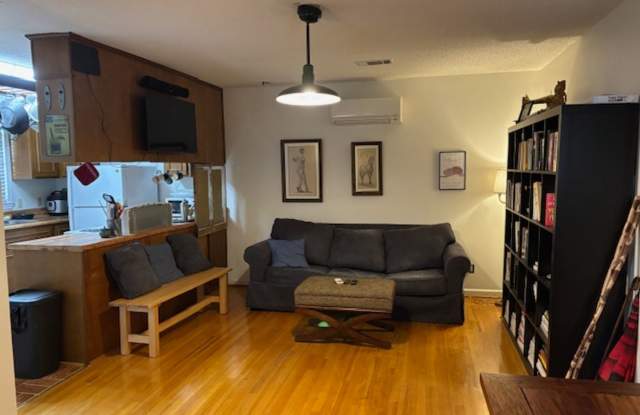 Fully furnished 1 bedroom 1 bath garage apartment Gallery 3
