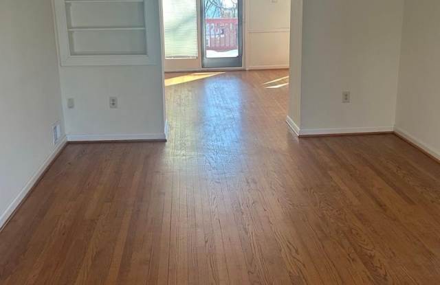 3301 SPRING LN Gallery 4