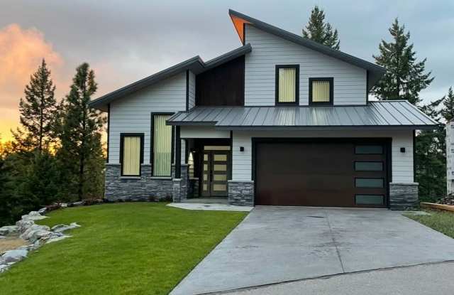 Fully furnished town home in Bigfork photos photos