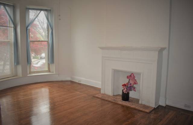 2242 Brookfield Avenue Gallery 4
