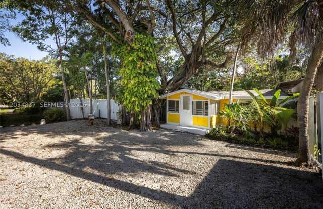 3041 Calusa St photos photos