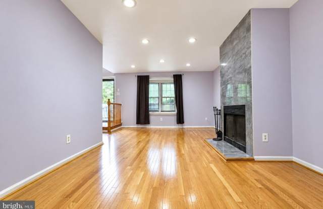 604 HILLARY Court Gallery 2