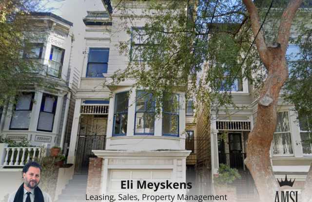 Big flat w/high ceilings, hardwood floors, washer/dryer in unit, 1 car garage included! Gallery 1