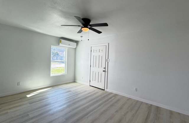 2BD APARTMENT WITH WATER PAID!! Gallery 3