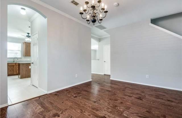 4400 Westbend Lane Gallery 4
