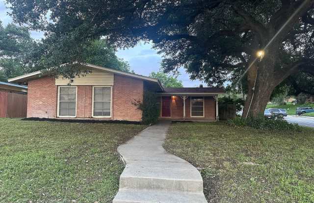 Room in 4 Bedroom Home in San Antonio Gallery 1