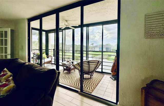 7582 Regency Lake Drive Gallery 4