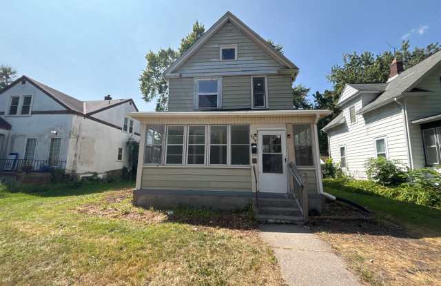 Beautiful 4 Bedroom 2 Bathroom House in North Minneapolis photos photos