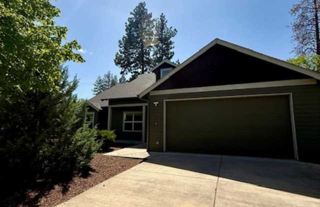 Single Level 3 Bedroom Beauty near Old Mill with RV parking! Gallery 1