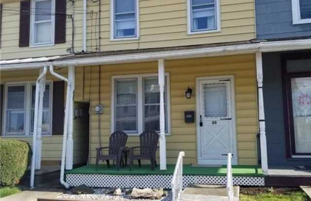 20 W SMITH STREET - 20 West Smith Street, Topton, PA 19562