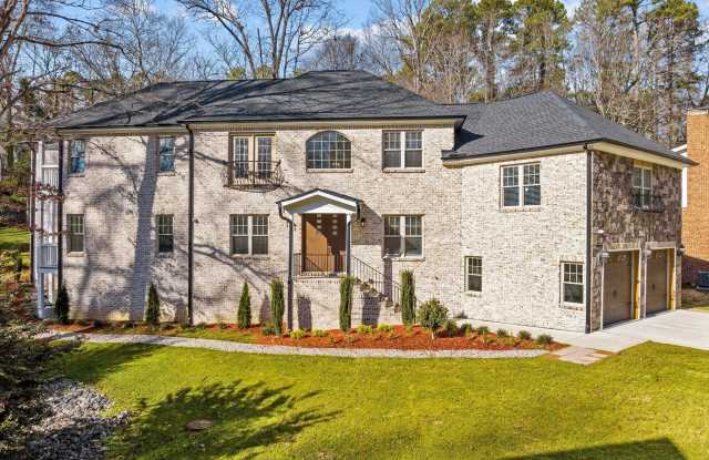 5019 Hollyridge Drive Gallery 1