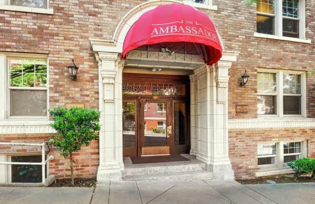 Beautiful Condo + Parking Available Now. - 505 East Denny Way, Seattle, WA 98122