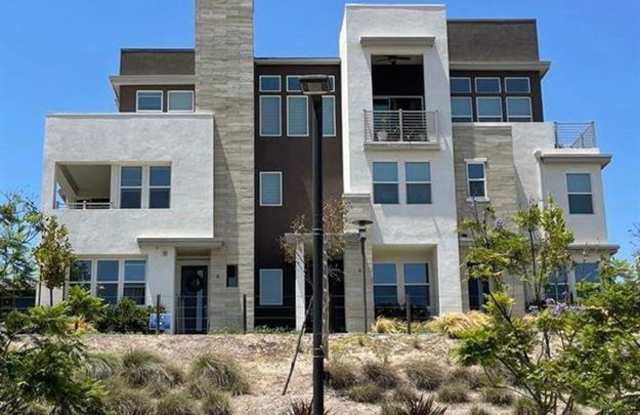 2048 Foxtrot Loop - 3Unit 3 photos photos