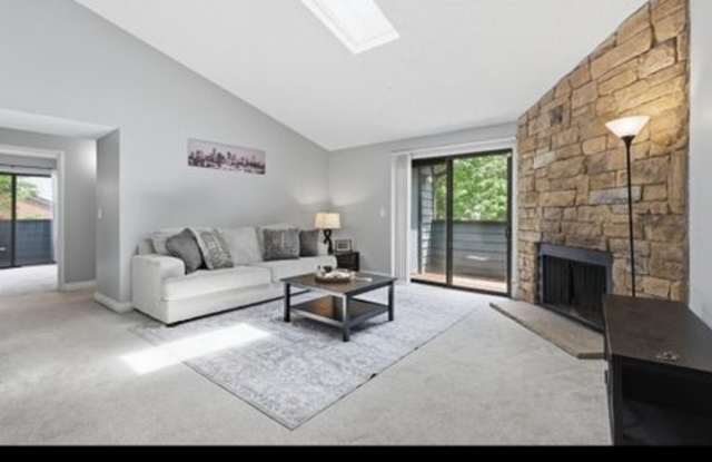 Charming 2BR Condo in Aurora Gallery 3
