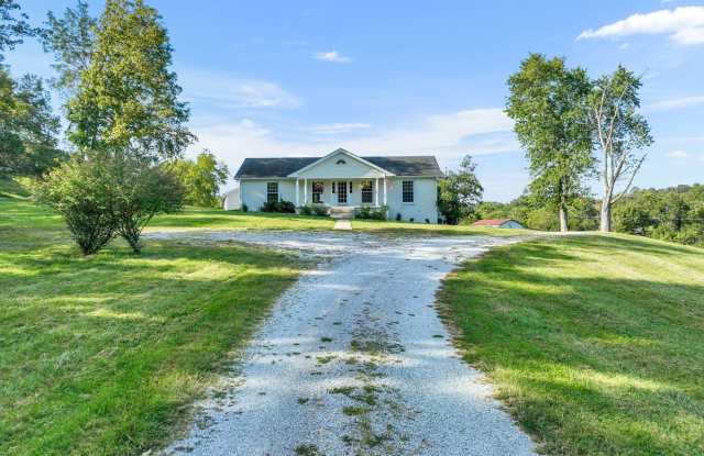 Tucked away on a scenic 7-acre retreat in the heart of Thompson's Station Gallery 4