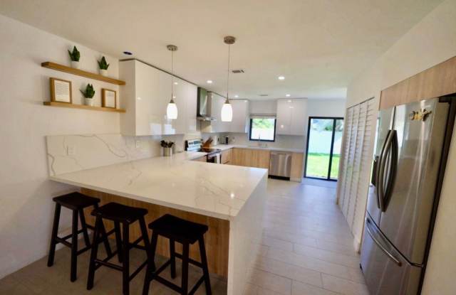 871 Northeast 27th Avenue - 871 Northeast 27th Avenue, Pompano Beach, FL 33062