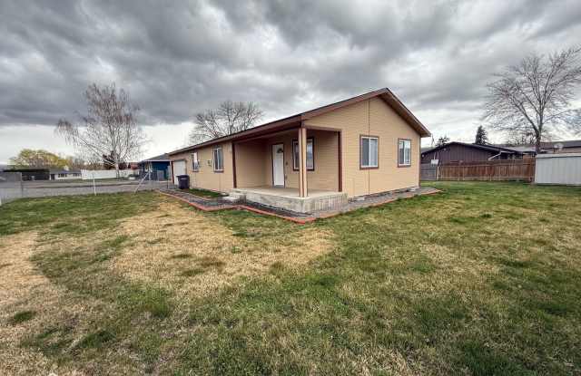 Beautiful 3bd/2ba House in Selah with Water, Sewer, Garbage PAID! photos photos