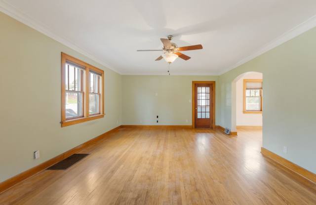 Charming 4 Bed, 2 Bath Home Steps from Elmwood Park photos photos