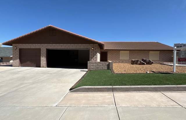 One level Boulder City lakeside  pool photos photos