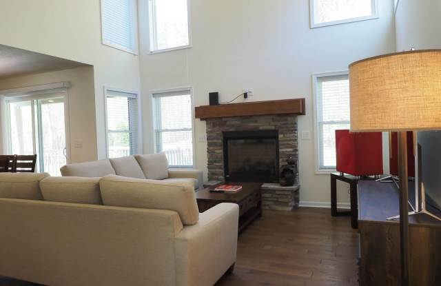 4040 Pheasant Run Gallery 4