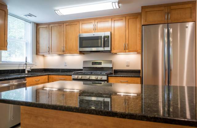 Brookline 2 Bed Available now - No Broker fee - 107 Independence Drive, Brookline, MA 02467