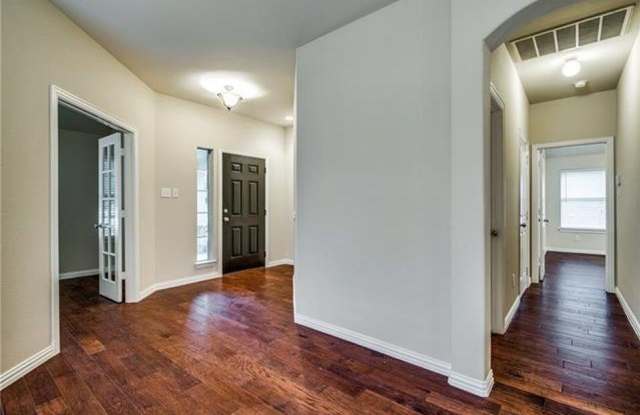 811 Creekside Drive Gallery 2
