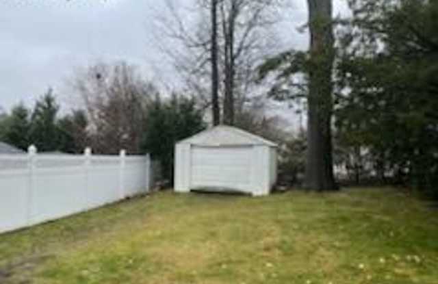 Spacious 4-Bedroom Home with 2.5 Baths for Rent Gallery 1