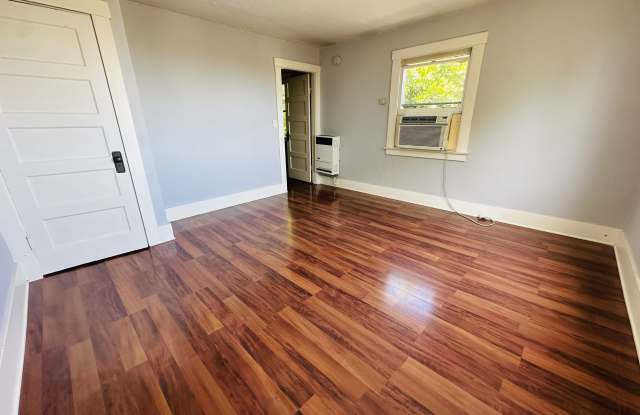 1826 1/2 Loma Street - 4 Gallery 2