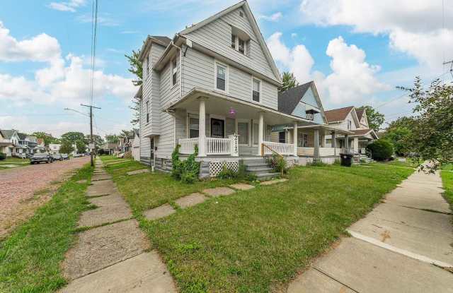 Beautifully Renovated Home in a Prime Location , Plus an Exciting Special Offer! Gallery 4