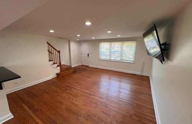 1583 DOXBURY Road Gallery 2