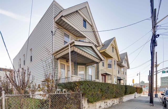 68 OAKLAND AVE - 68 Oakland Avenue, Jersey City, NJ 07306